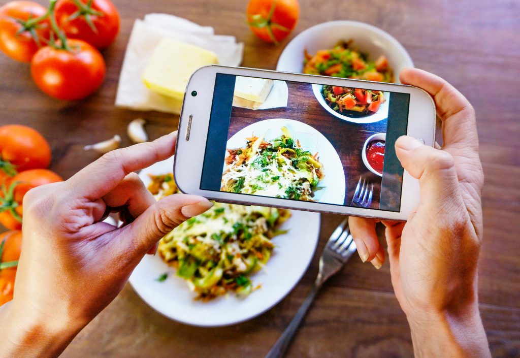 Food Blogger taking pictures